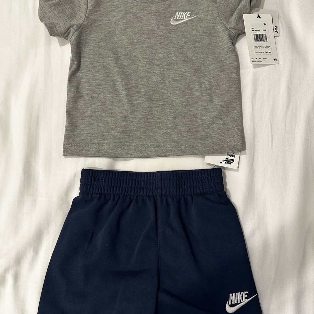 Nike Gray and Navy Kids Set 24m NWT